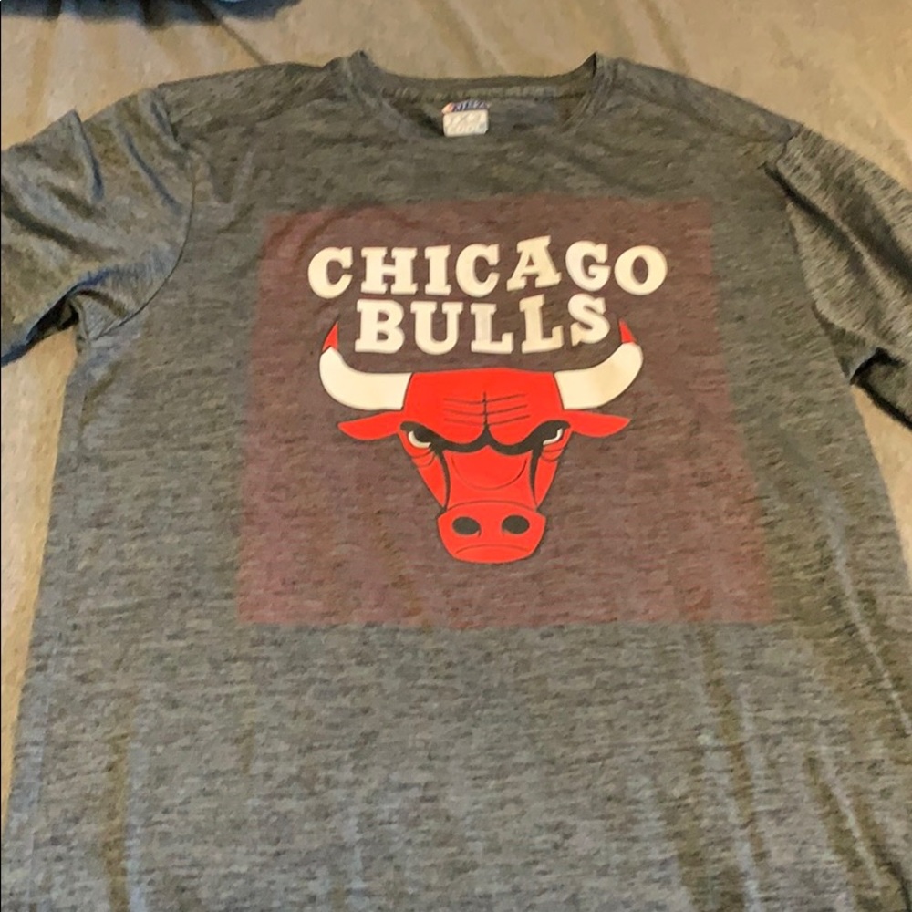 Men’s CHICAGO Bulls t shirt